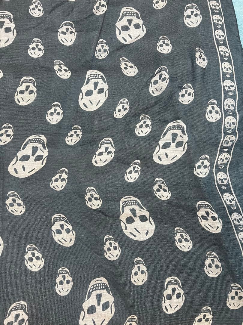 安*ゼ様 ALEXANDER MCQUEEN スカル柄 シルクストール