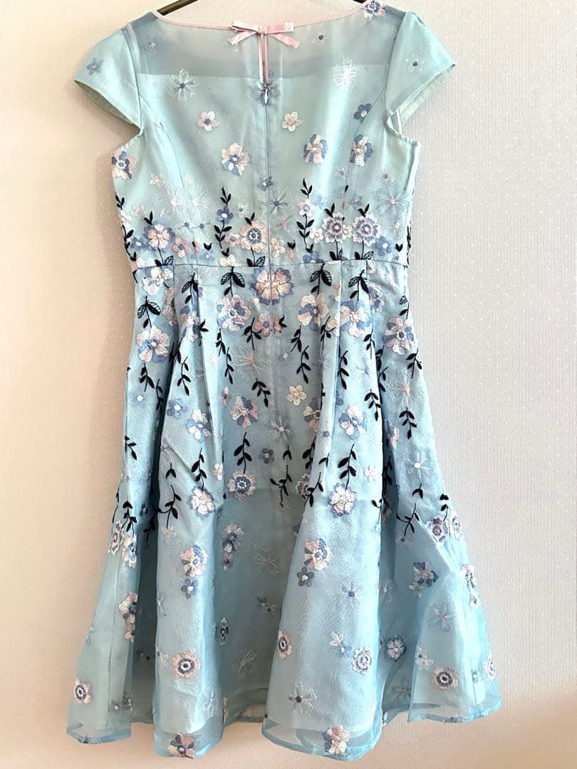水色 花柄刺繍 ワンピース