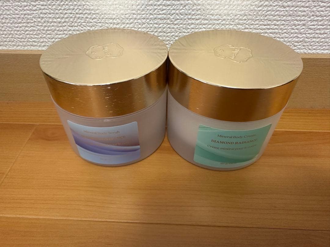 Laline ダイヤモンドラディアンス ボディクリーム & スクラブ セット