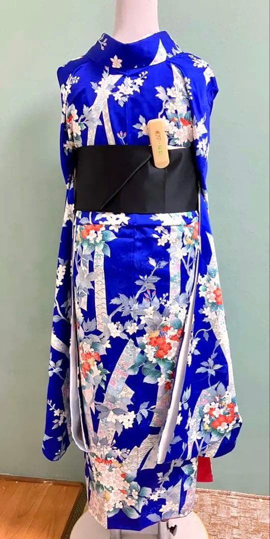 振袖　鮮やか濃青　成人式　着物　袷 紺　144〜159㌢銀　豪華華やか地紋　美品