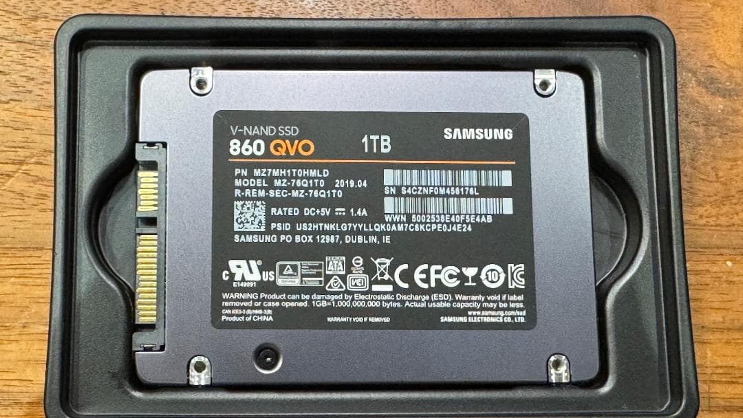 Samsung 860 QVO 1TB SATA 2.5 SSD ほぼ未使用
