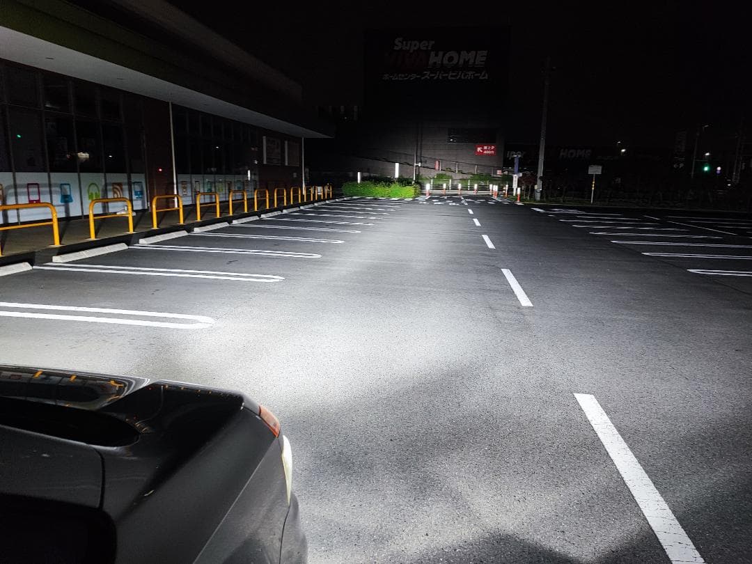 18LED　宇宙一明るいLEDバルブ　他に比べて暗ければ返金 HB3HB4H11