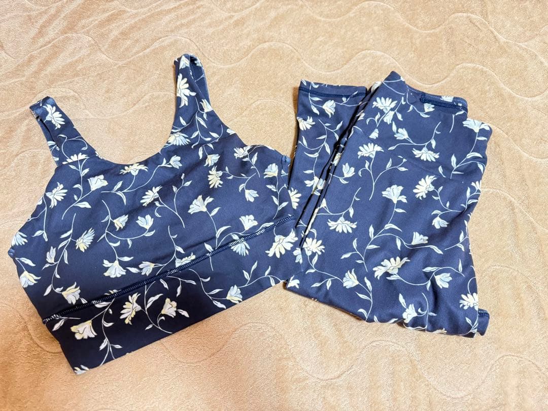 【美品】emmi yoga ×ayaコラボ FLOWER セットアップ