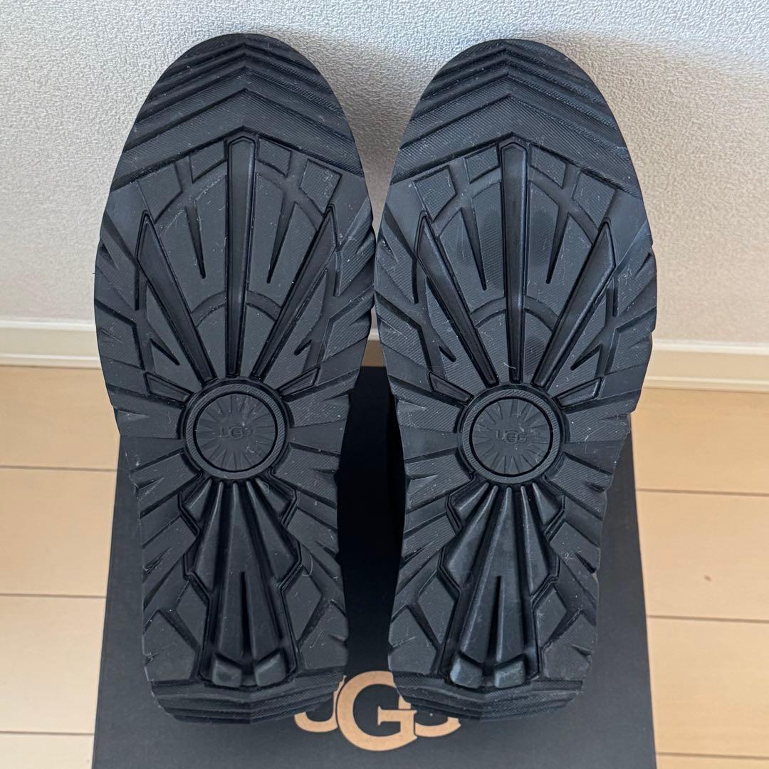 一回使用★UGG スニーカー　25.0 CAPTRAIL LOW ブラック　箱付