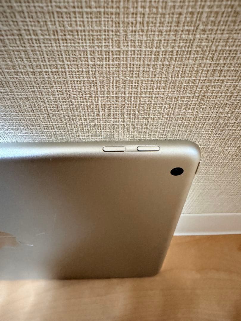 【美品】Apple iPad 第5世代 Wi-Fi 32GB シルバー