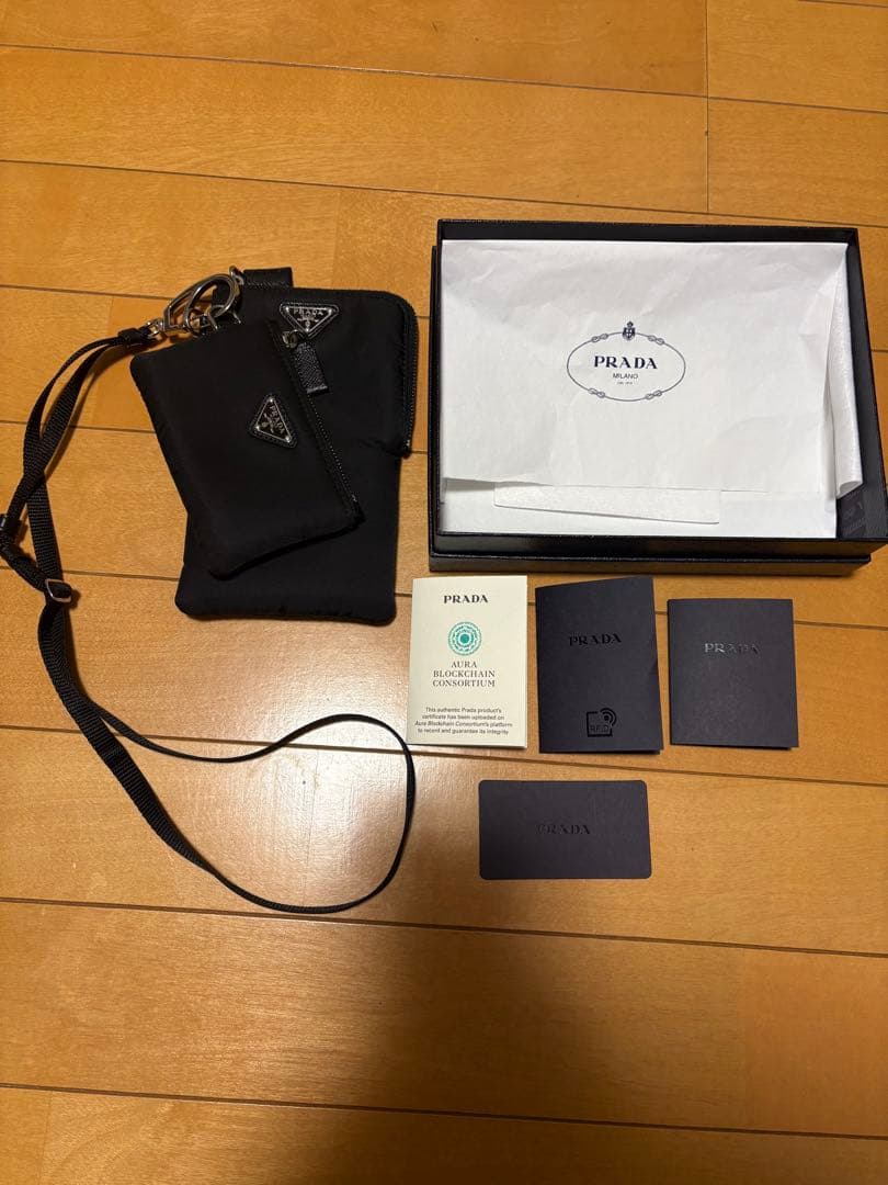 PRADA プラダ ネックストラップ ナイロンポーチ スマホポーチ ミニ財布