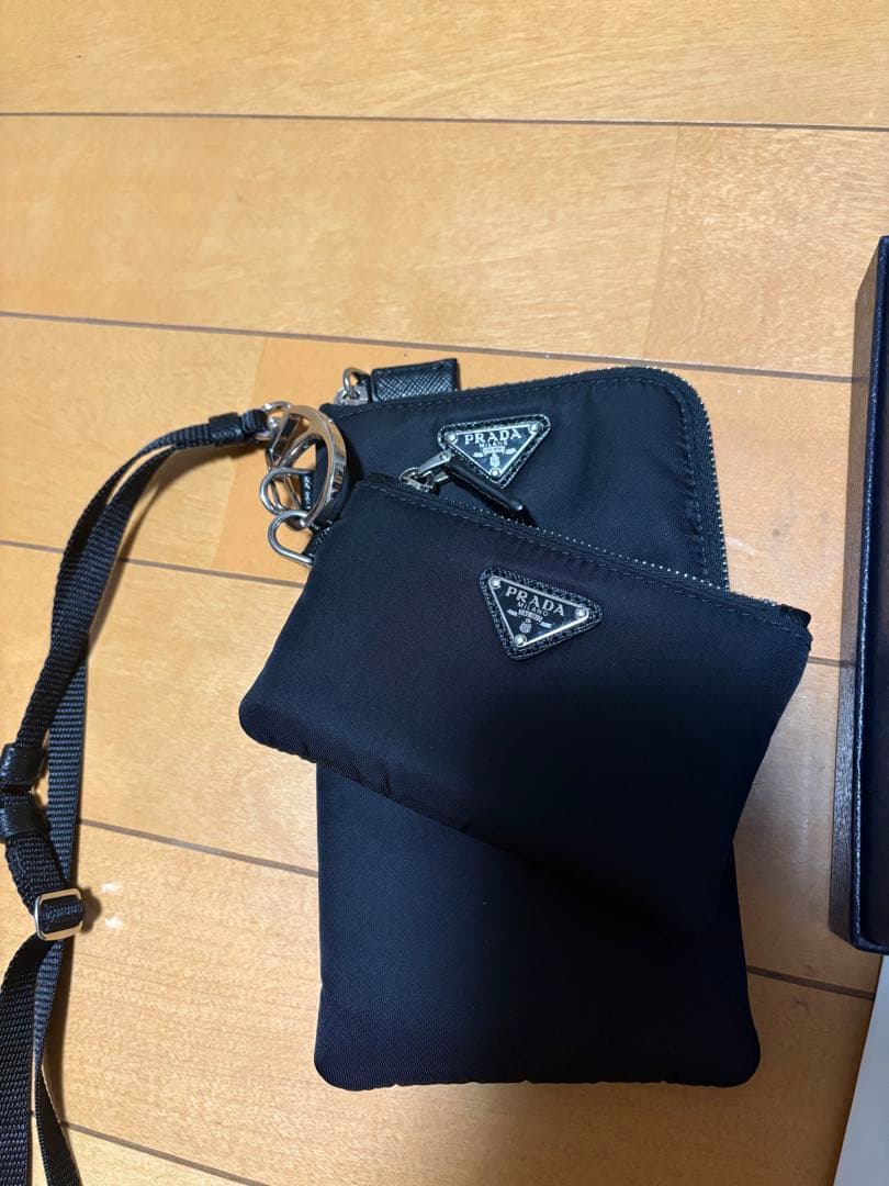 PRADA プラダ ネックストラップ ナイロンポーチ スマホポーチ ミニ財布