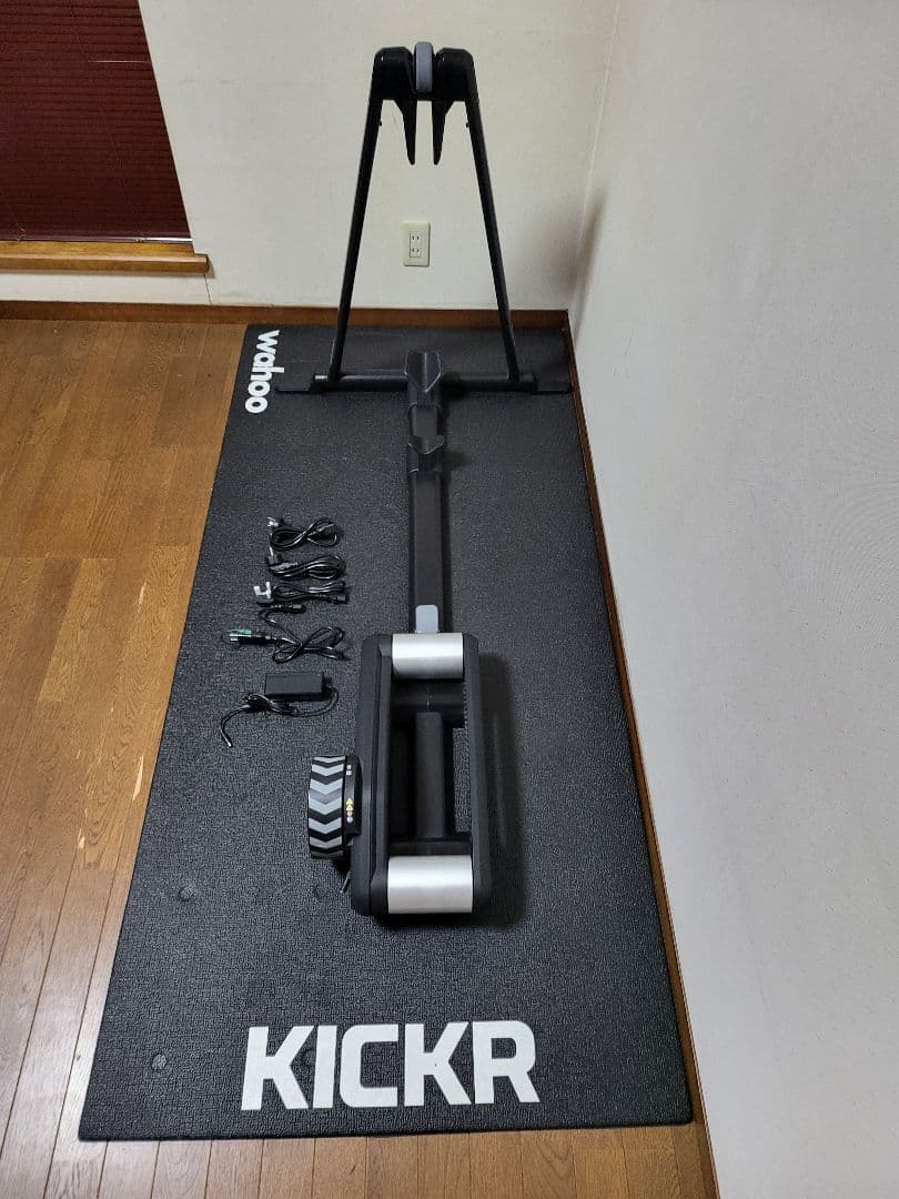 Wahoo KICKR ROLLR (純正マットやや傷、凹みあり)