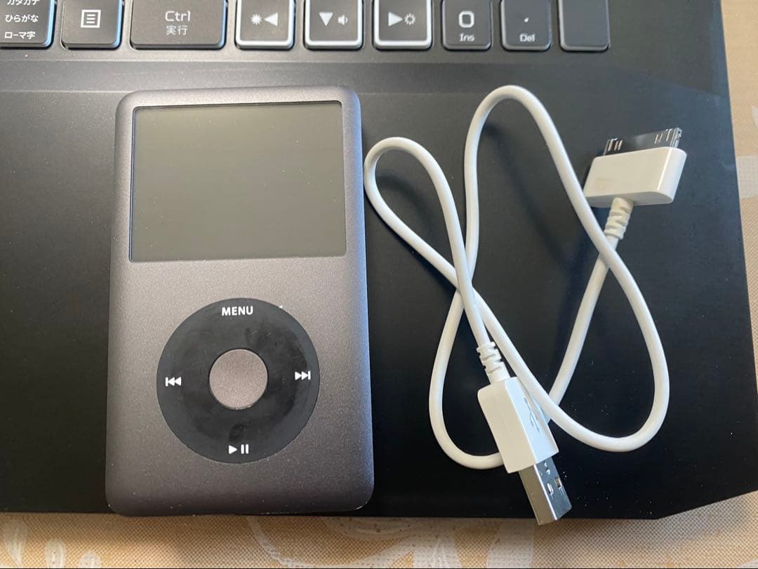iPod classic160GB 赤バツジャンク　本体と充電ケーブル
