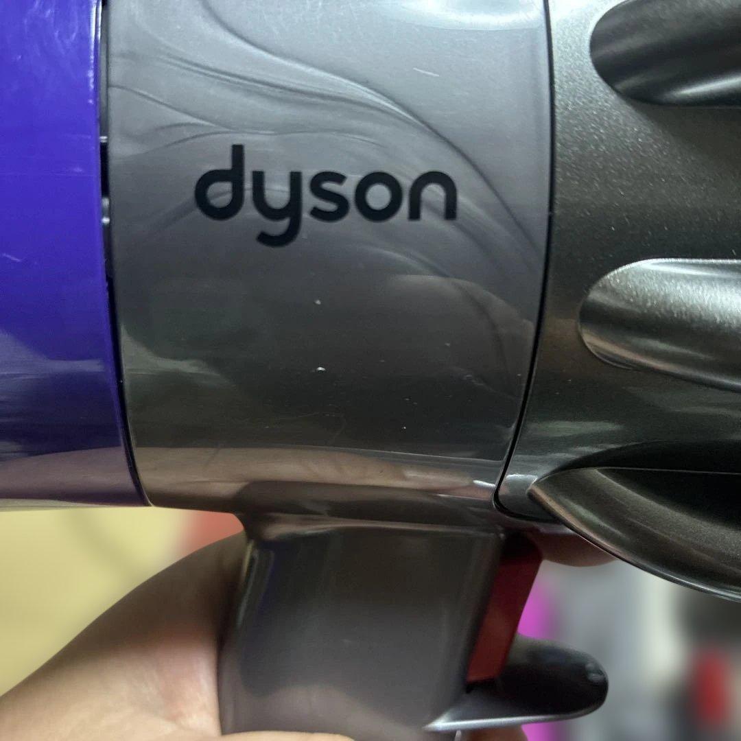 j*n様 Dyson v10スティッククリーナー 本体 各種アタッチメント付き