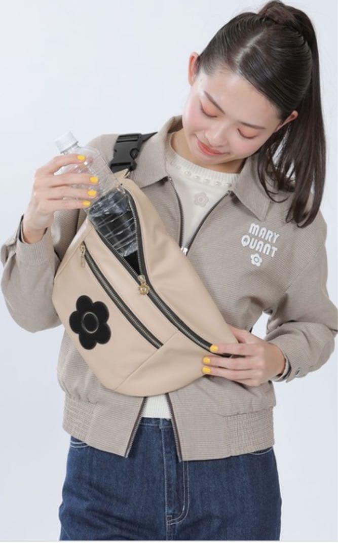 MARY QUANT デイジーパッチボディバッグ