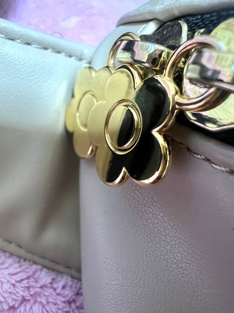 MARY QUANT デイジーパッチボディバッグ