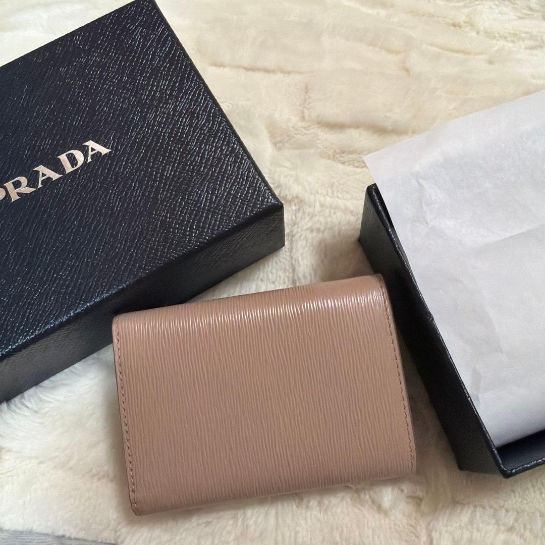PRADA 三つ折り財布 ベージュ