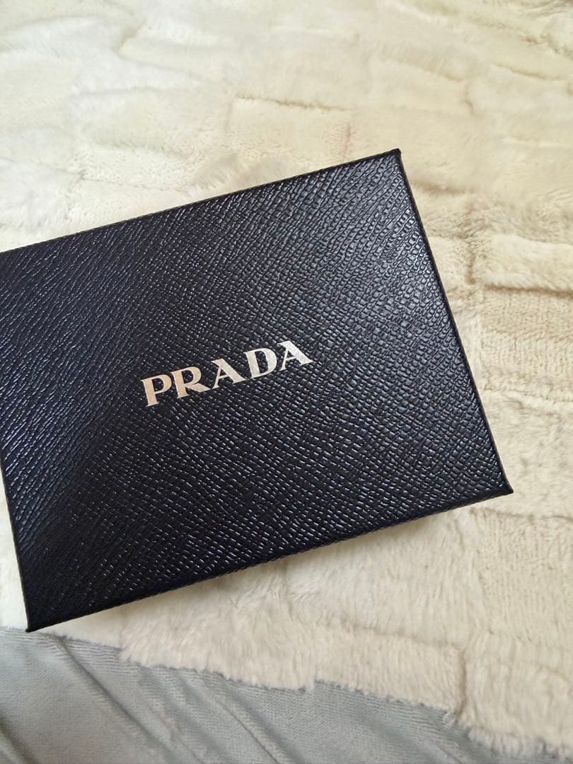 PRADA 三つ折り財布 ベージュ