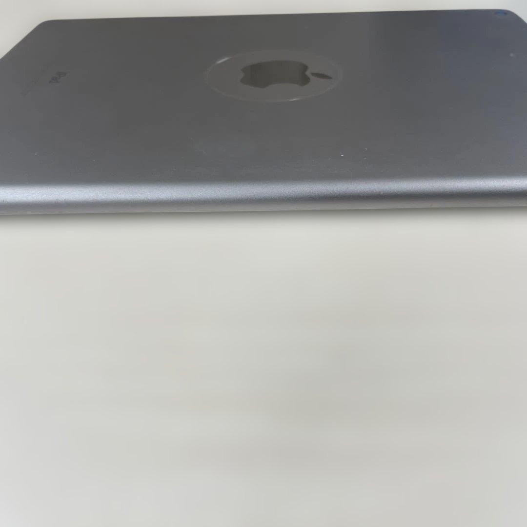 Apple iPad (第5世代) 32GB