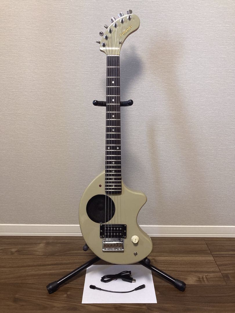 超美品 FERNANDES ZO-3 グレー USBアダプター付き 弦新品