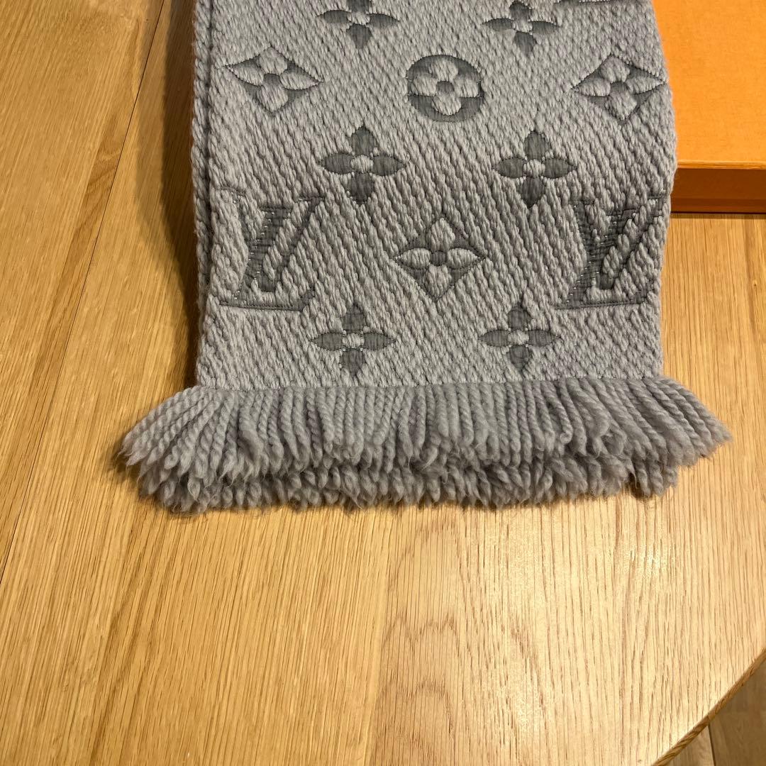 【早い者勝ち！】Louis Vuitton グレー マフラー ロゴ入り