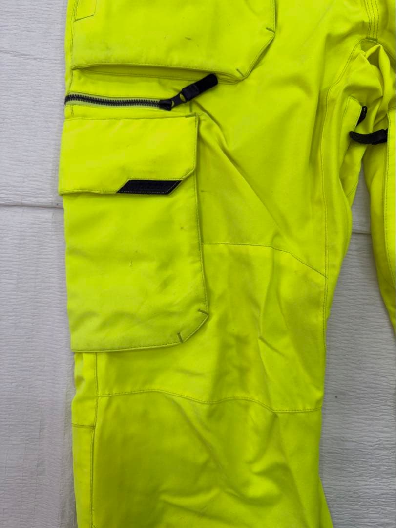 AA　VOLCOM スノーボードウェア 黒/黄緑