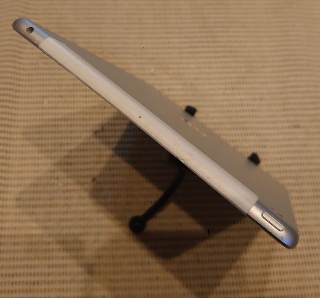 完動品SIMフリー液晶無傷iPad第6世代本体32GB送料込LJF8D