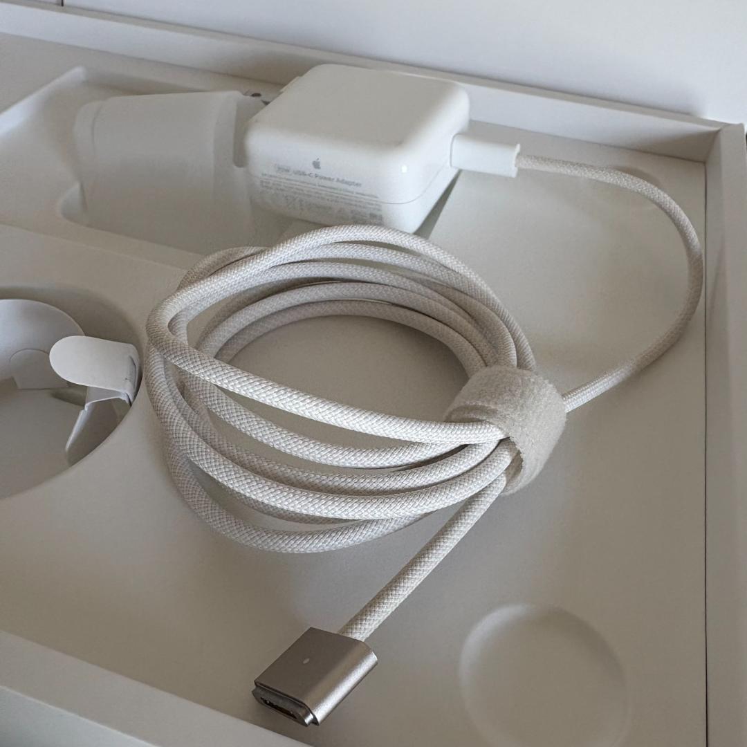 【画面に線多数】　MacBook Air 2022年 M2 13インチ