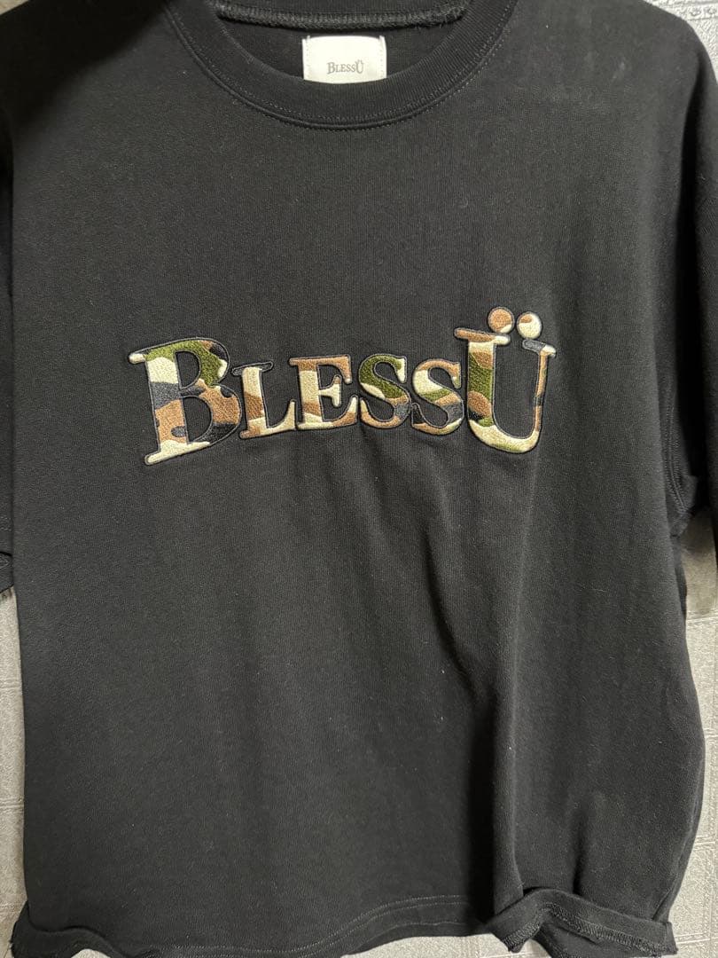 BlessU カモフラージュロゴ ブラックTシャツ