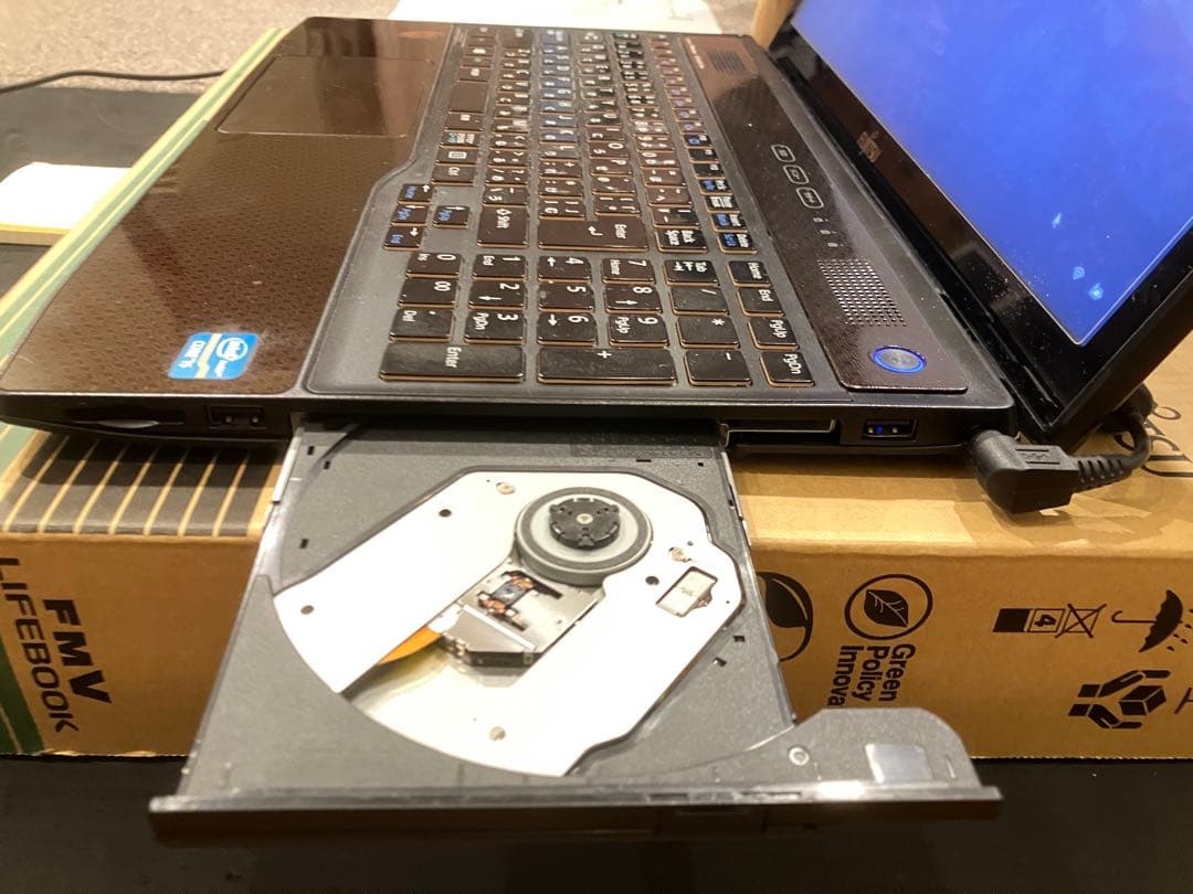 ノートパソコンFUJITSU LIFEBOOK WA2/K FMVWAK2S57