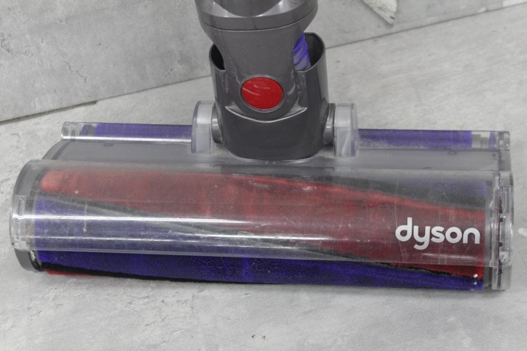 ▲Dyson SV10Kコードレスクリーナー 充電式 アタッチメント付き