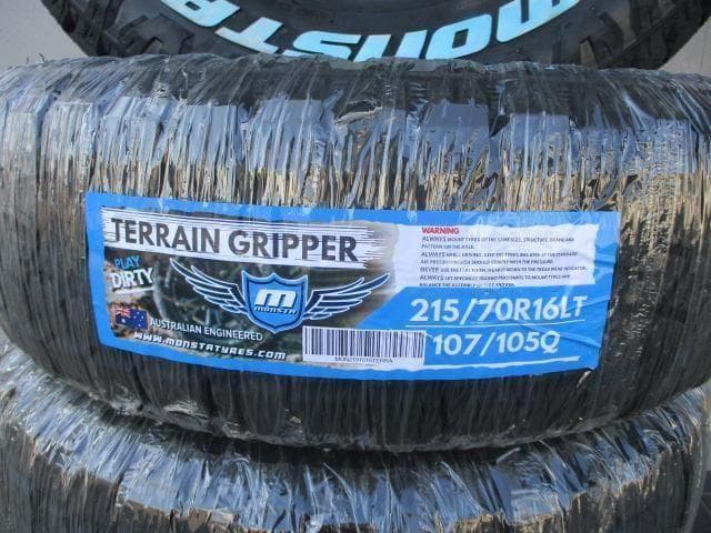 新品モンスター　テレーングリッパー　215/70R16　4本　ホワイトレター