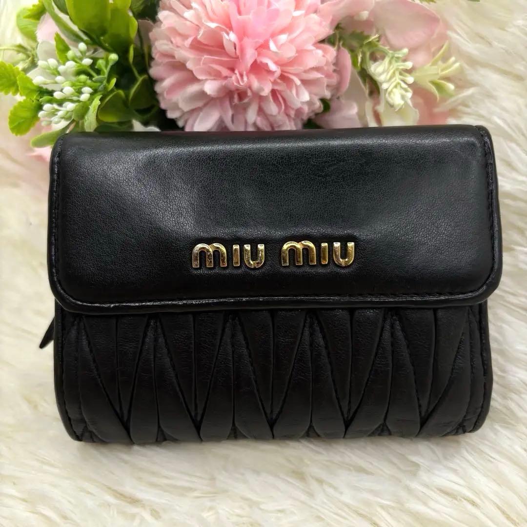 大人気♡miumiu マテラッセ 折り財布 コンパクト 黒