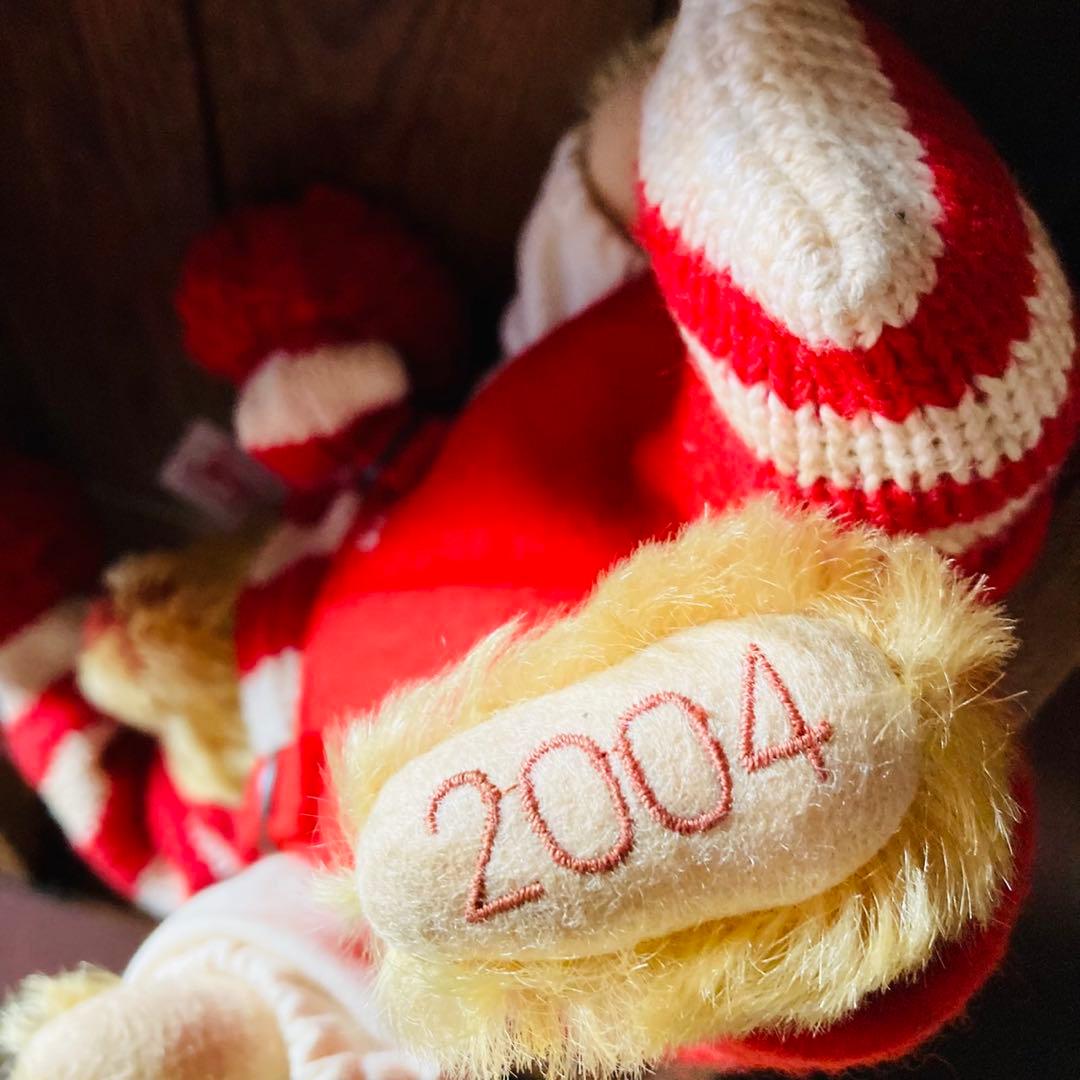 シュタイフ（Steiff）社製のテディベア。Little Santa 2004製