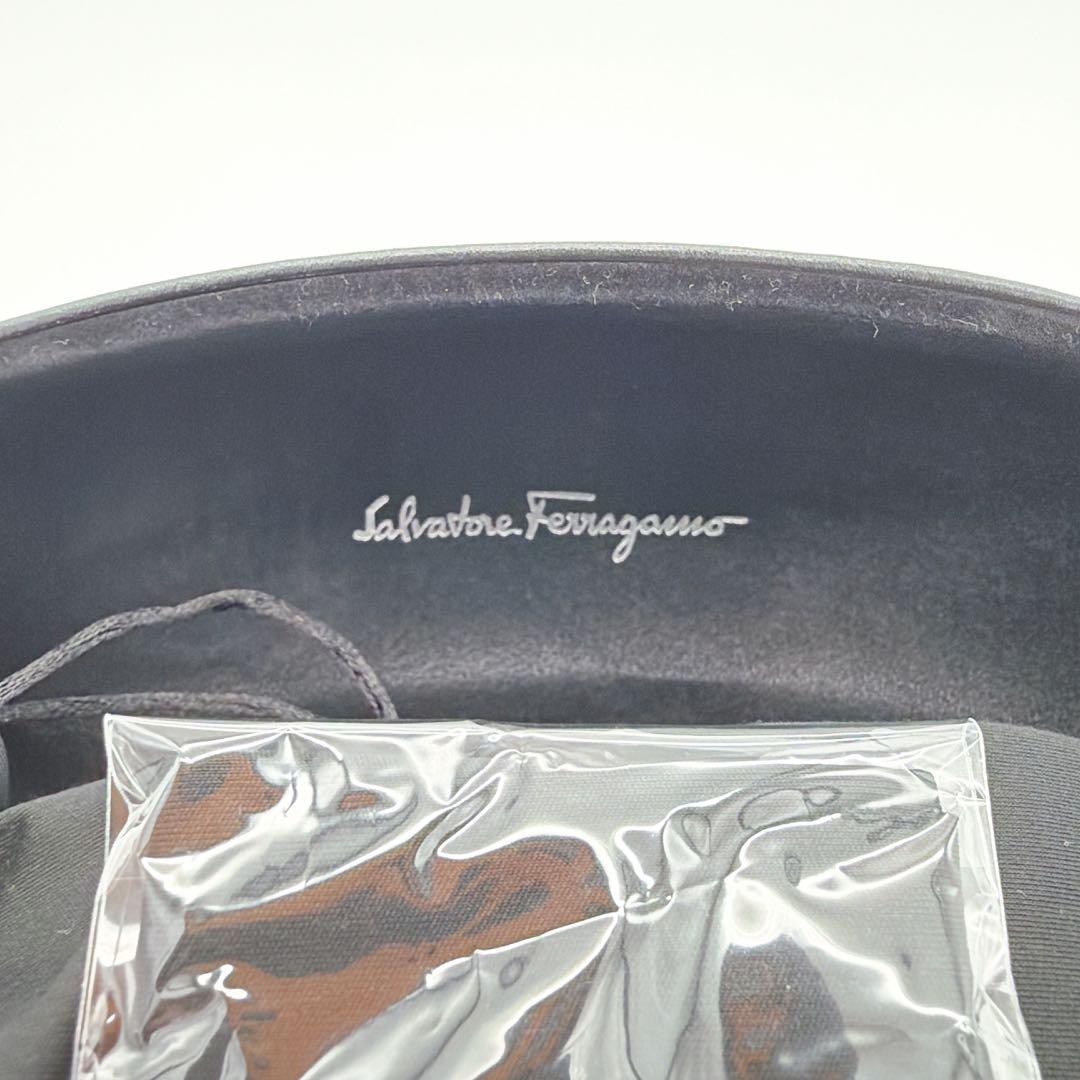 Salvatore Ferragamo サングラス ダブルガンチーニ オーバル