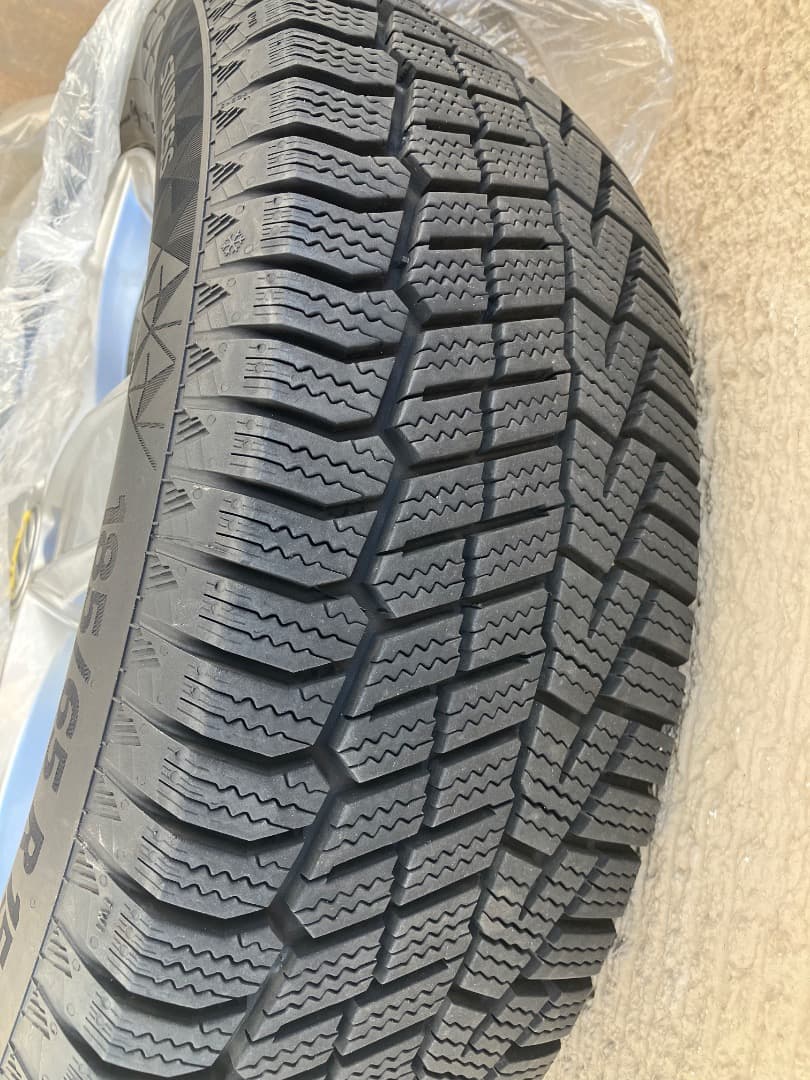 ポロ スタッドレスタイヤ　ホイール４本セット 185/65 R 15