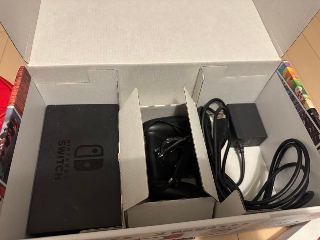 数回のみ　希少　Nintendo Switch 本体　箱付　マリオコラボ