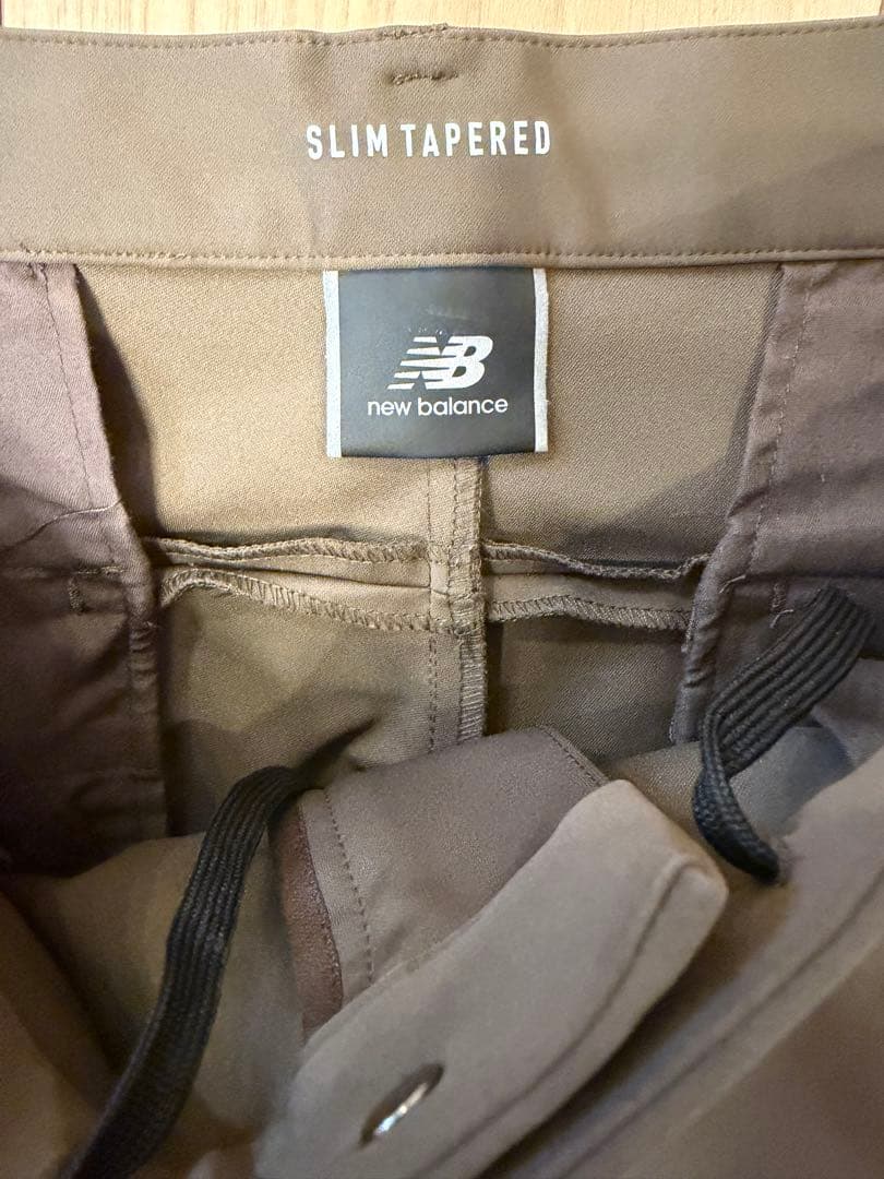値下美品カーキセットアップNew Balance/MET24 スリムテーパー