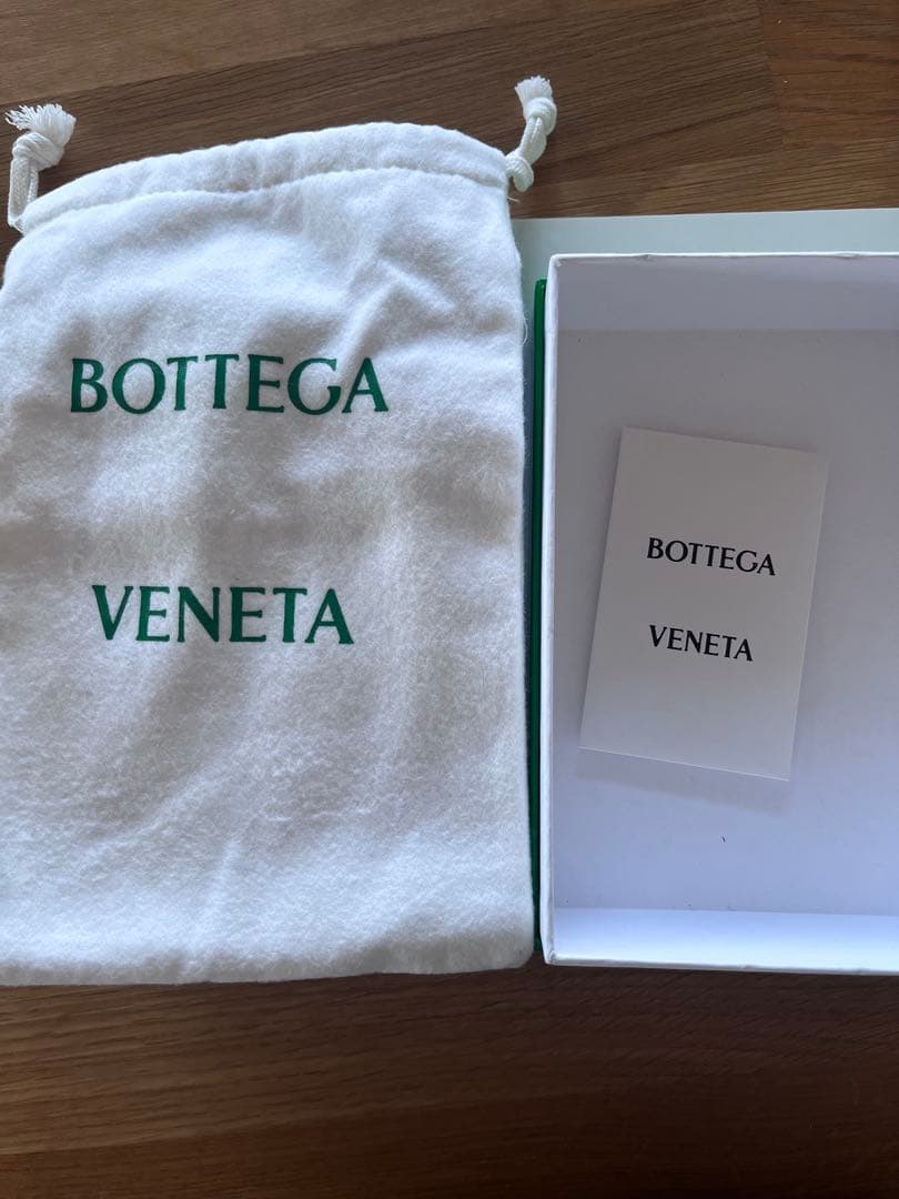 Bottega Veneta 二つ折り　財布　Cassette ミディアム