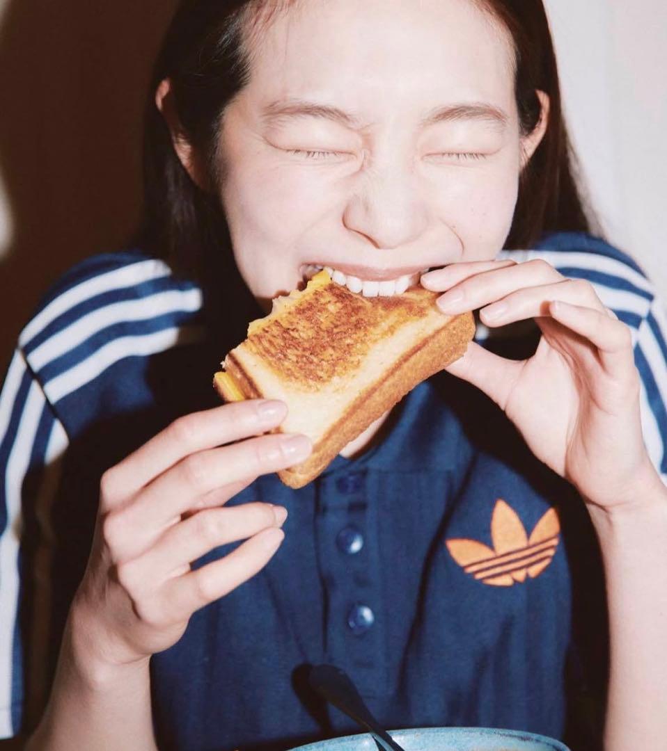 adicolor 70s vintage polo shirt 在原みゆ紀着用