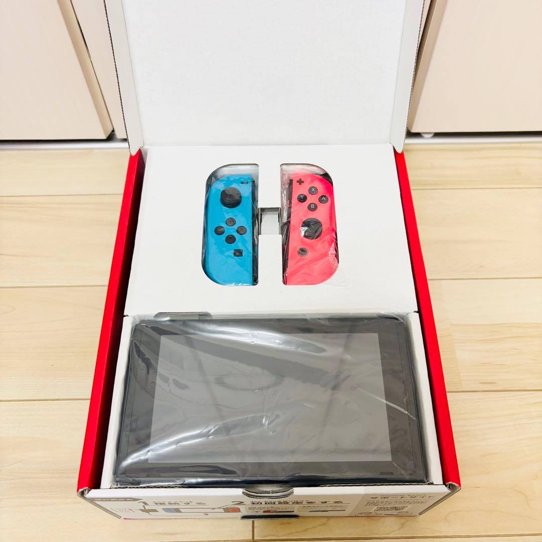 【美品】2024年モデル　Nintendo Switch スイッチ　本体