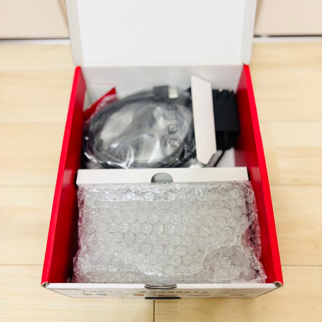 【美品】2024年モデル　Nintendo Switch スイッチ　本体