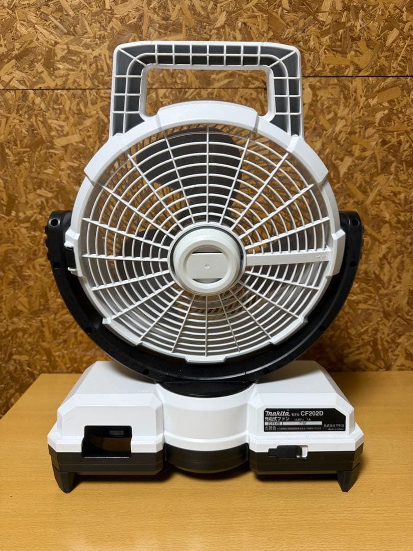 【美品】Makita 充電式扇風機 CF202D ホワイト 本体・付属品付き