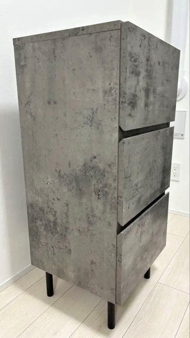 【美品】RASIK 脚付チェスト タンス【スリム3 段】ストーングレー