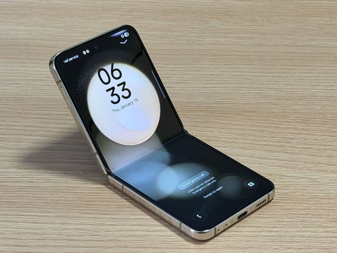 Galaxy Flip5 256GB ホワイト SIMフリー