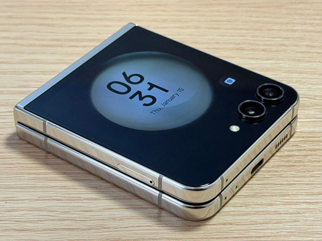 Galaxy Flip5 256GB ホワイト SIMフリー
