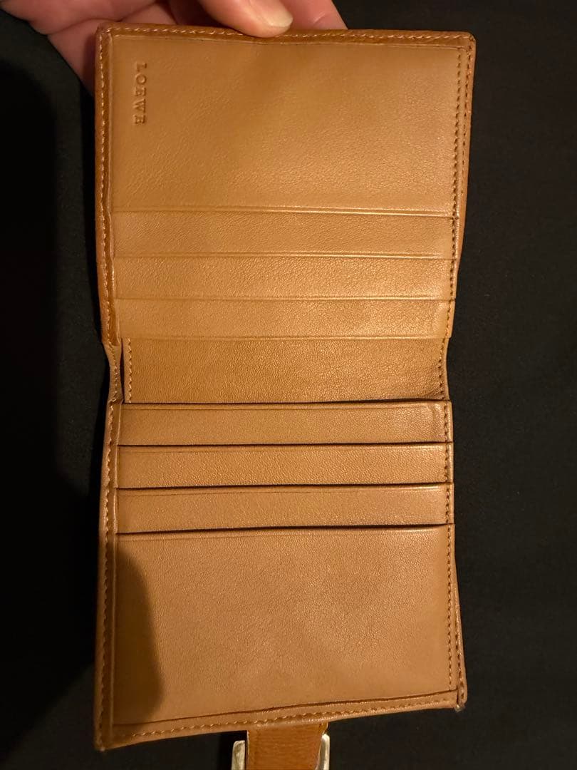【しらこ】LOEWE ロエベ 二つ折り財布 バックル レザー キャメル