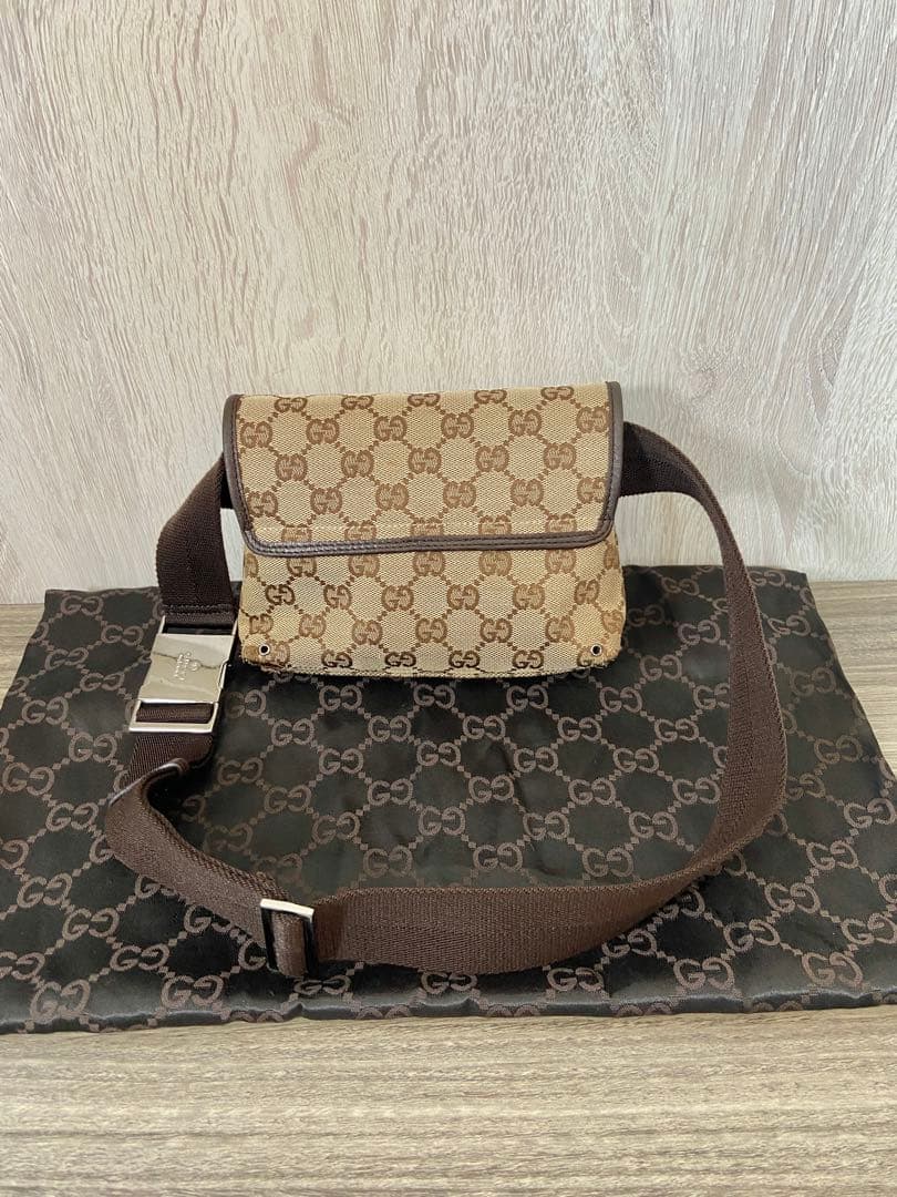 GUCCI ボディバッグ　ショルダーバッグ　GG柄　キャンバス　レザー　ベージュ
