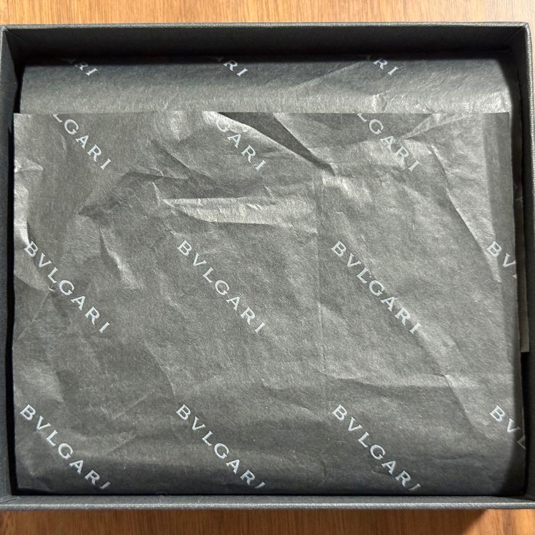 【新品・未使用】BVLGARI ロゴマニア 二つ折り財布 ブルー（箱付き）