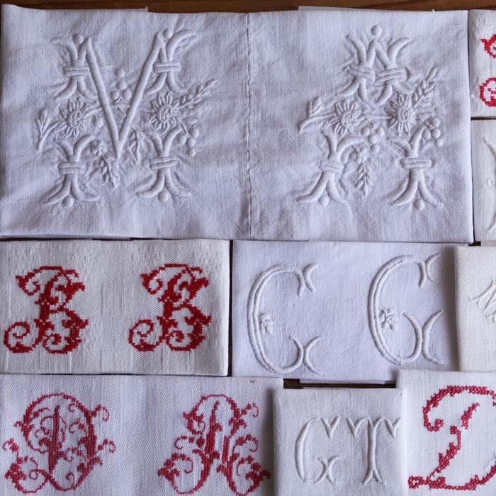 【5】たくさん 19枚！フランス アンティーク 手刺繍 イニシャル 端切れ