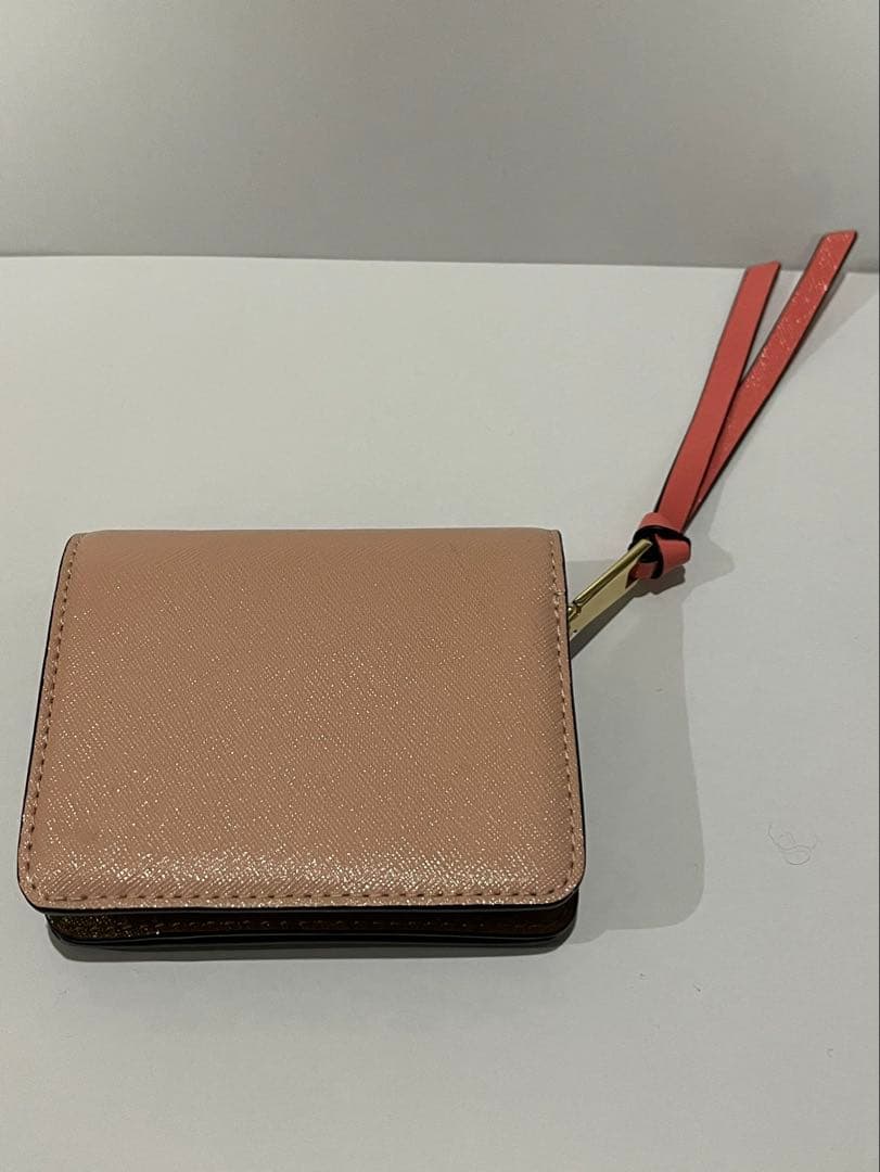 【大特価最終SALE】Marc Jacobs 二つ折り財布 黒 ピンク