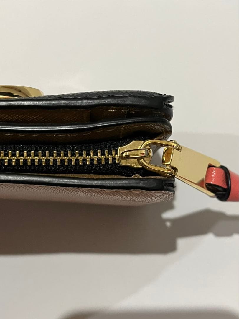 【大特価最終SALE】Marc Jacobs 二つ折り財布 黒 ピンク