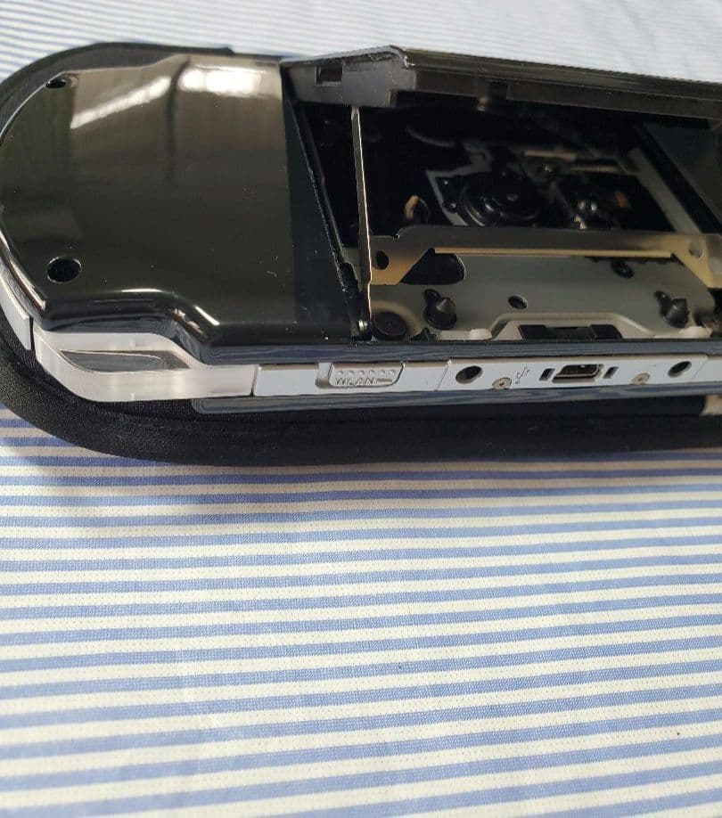 PSP-2000本体　ソフト2つセット