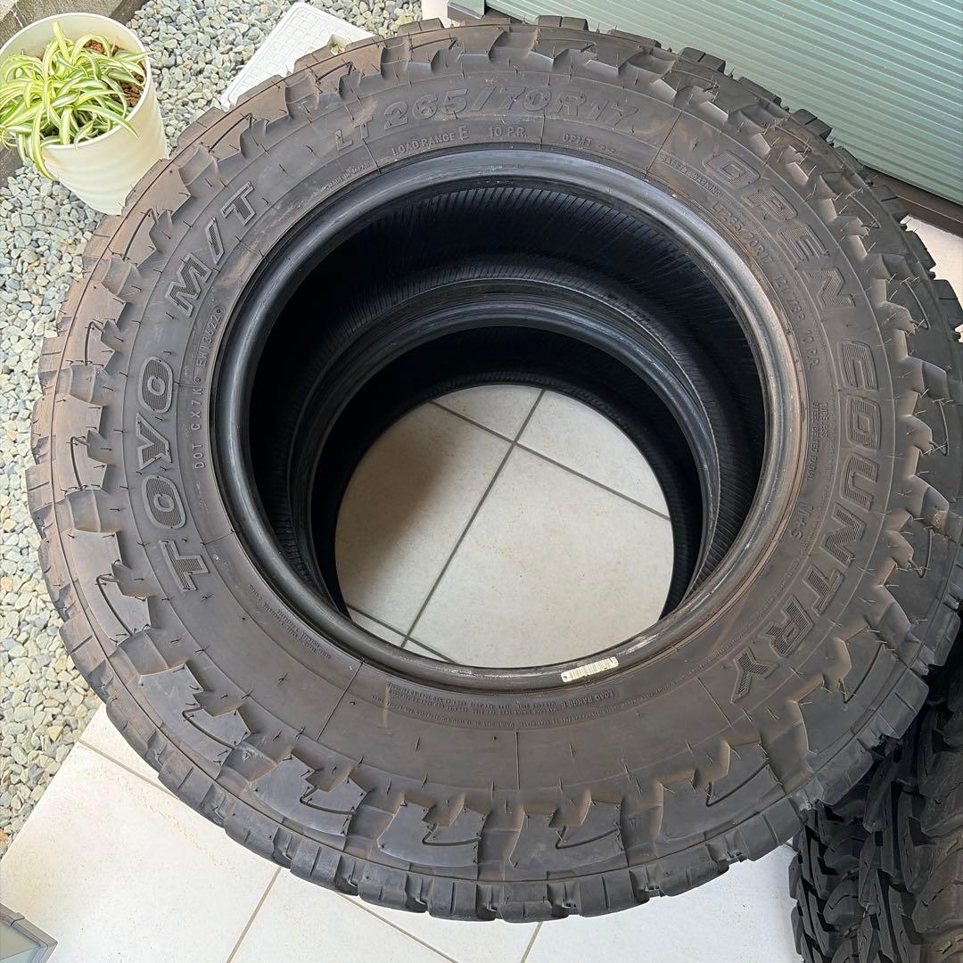 送料込み❗️265/70R17 TOYO OPEN COUNTYR MTタイヤ